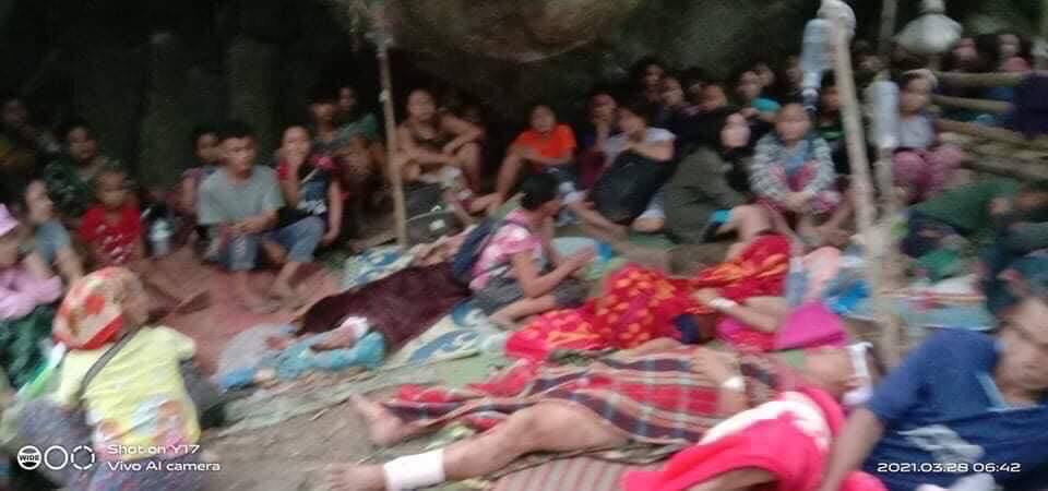 HunHan985766370's tweet photo. KNU was Attacked by Airstrikes on Mar 27; 5th brigade of KNU (Ethnic Armed Organization) was attacked by Military terrorists’s airstrikes n there r casualities n injuries.

JUNTA MASSACRE

#Mar28Coup
#WhatsHappeningInMyanmar https://t.co/t2X0wFo0jP