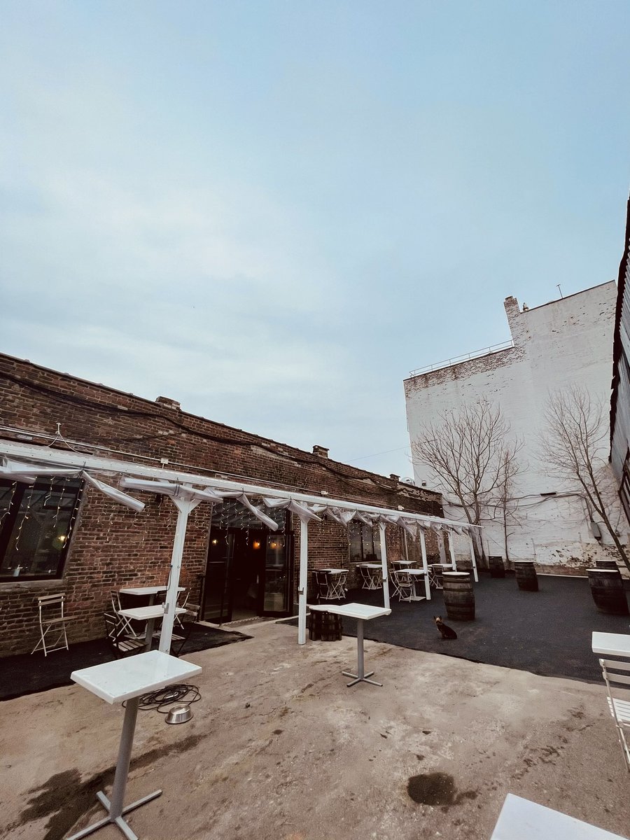 MikaBushwick's tweet photo. Spring is here! More outdoor dining! https://t.co/gg498j3BDR