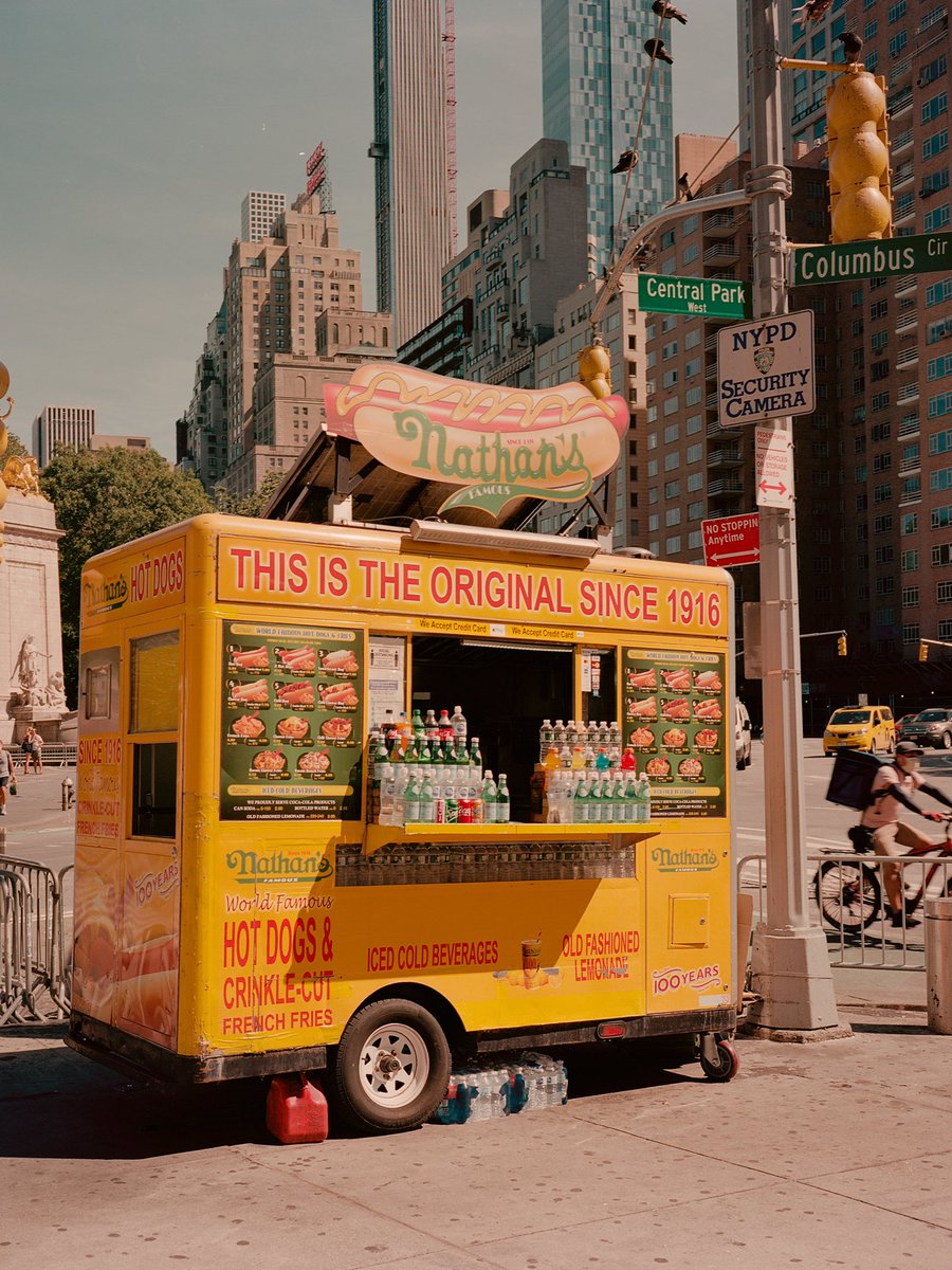 newyorkcityvibe's tweet image. NYC food carts on film 🎞