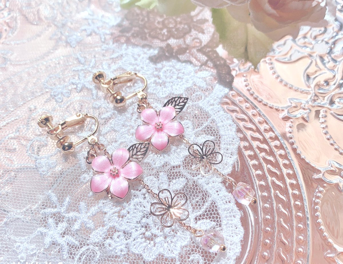 Delphimee's tweet photo. * ⌒⌒⌒⌒⌒⌒⌒⌒⌒⌒⌒⌒⌒⌒⌒⌒ *
京都の@SHOPpeaberry さまの企画展
残りわずかとなりました!
春のアクセサリー𓂃 𓈒𓏸◌˙ᵕ˙⑅
ぜひ、お手に取ってご覧くださいませ♡
✤3/30まで
#ComeSpring #ハンドメイドアクセサリー #お花のアクセサリー #プレゼント #大人可愛いアクセサリー https://t.co/7da49J0dld