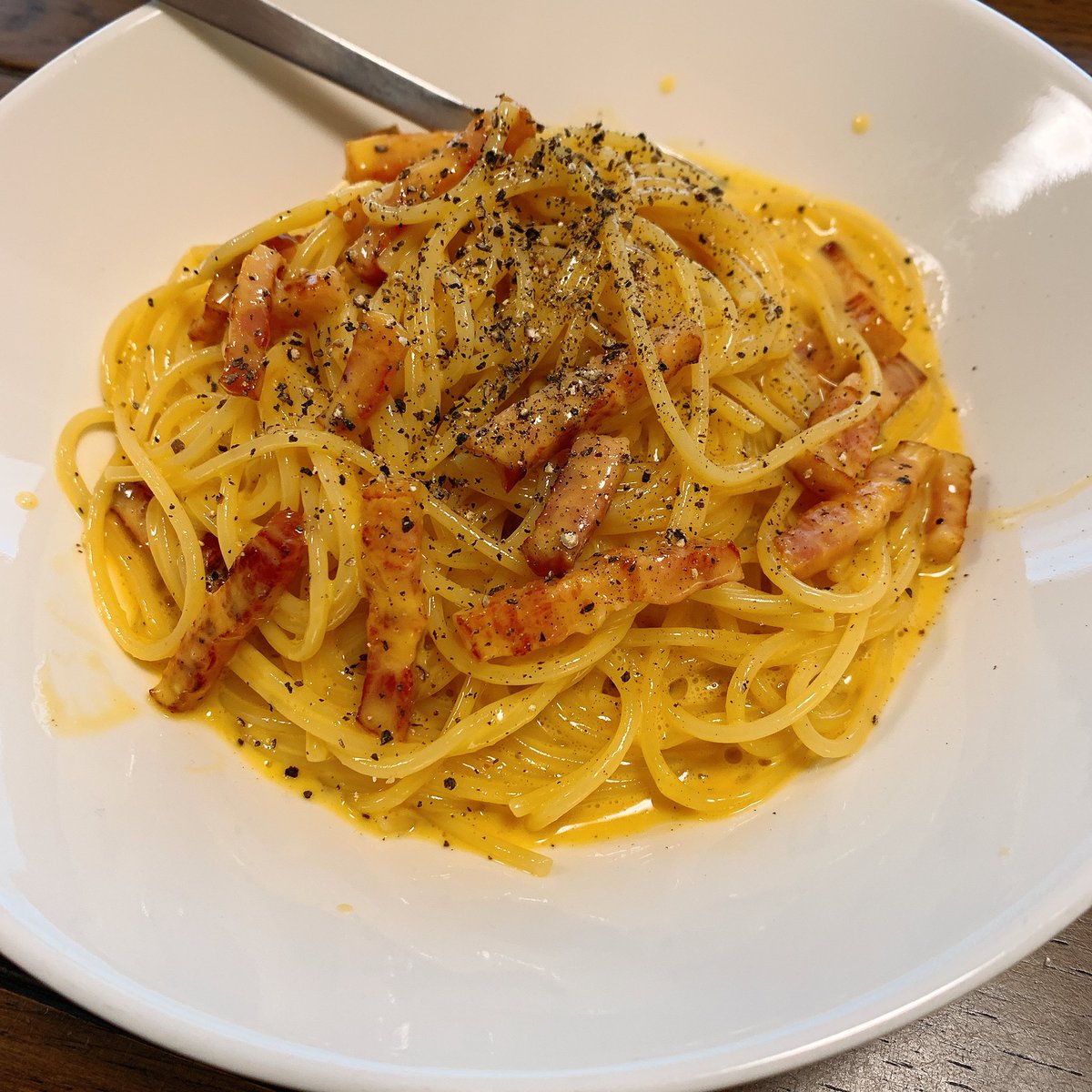 bnyk29's tweet photo. 夫にカルボナーラ披露したら『コンビニより美味しい』とのこと。
なんか複雑な気持ちになったけど、そもそもコンビニのカルボナーラはほとんど食べたことないから今度食べてみよう。
#shiorionline  #お悩み解決カルボナーラ https://t.co/J9WJYkzZmt