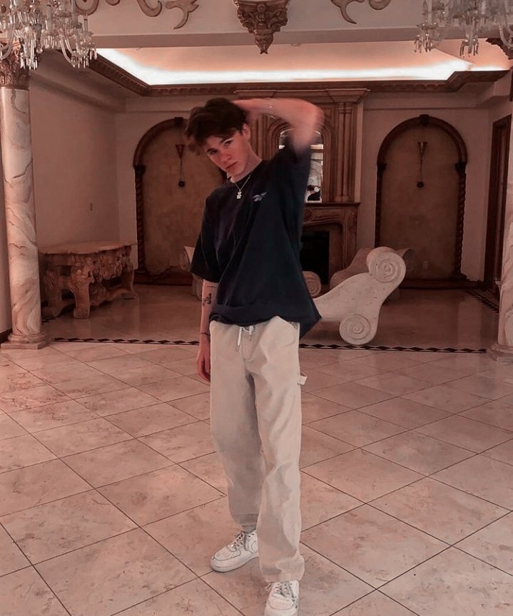 Jackblackstonex's tweet photo. —— ——🐉. https://t.co/db9ayuYs5a