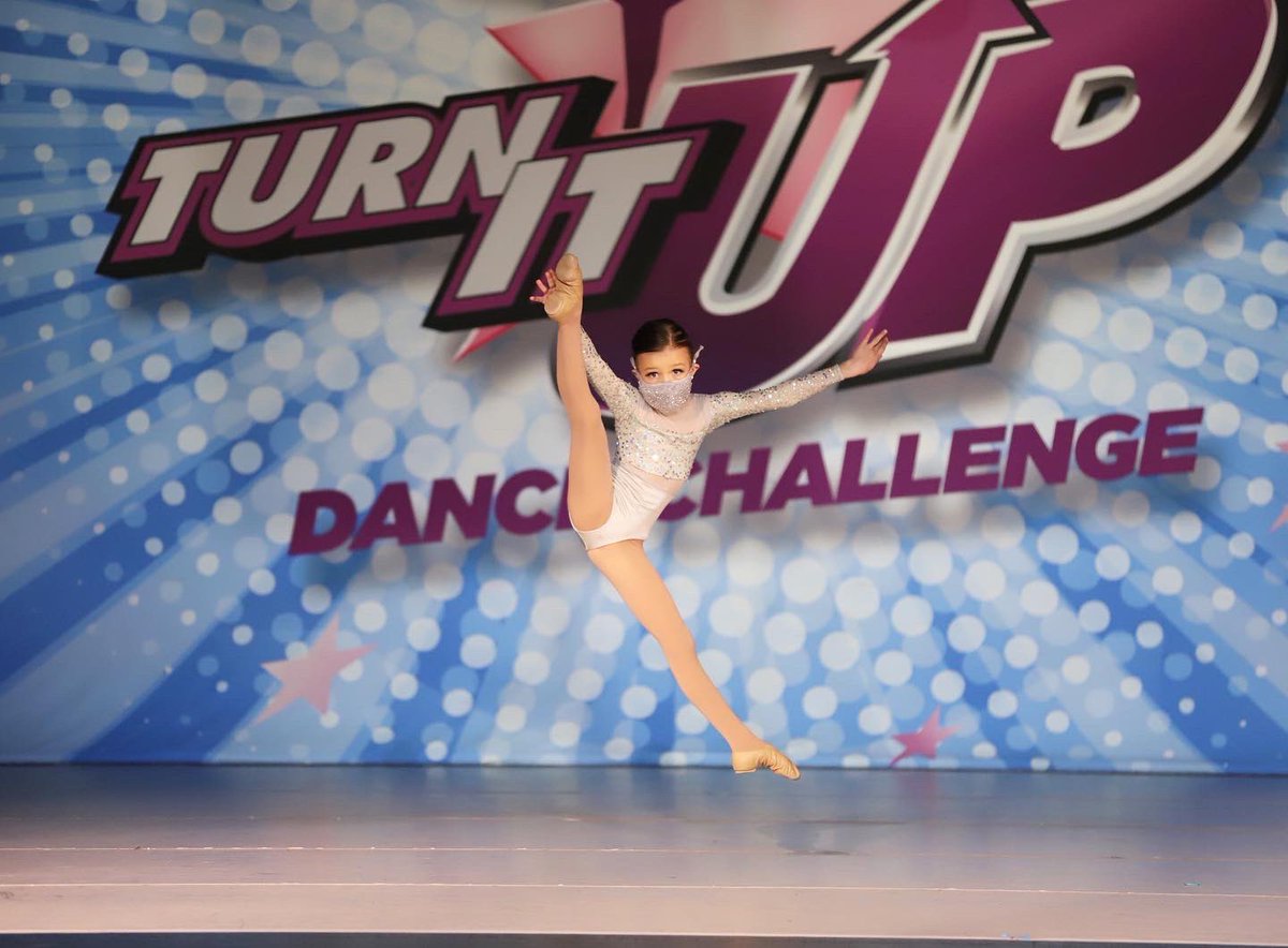 TurnItUpDance's tweet photo. Minneapolis, way to kick off the weekend with your incredible talent! We can’t wait for day 2! 💜#turnitupminneapolis #turnitupdance #turnitupdancechallenge https://t.co/SUYEI9fnNc