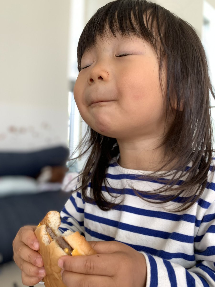 Meme Papa Mama على تويتر マックのハッピーセットデビュー Cm出れそうなリアクションw Mac マック マクドナルド Mcdonald ハッピーセット デビュー Cm