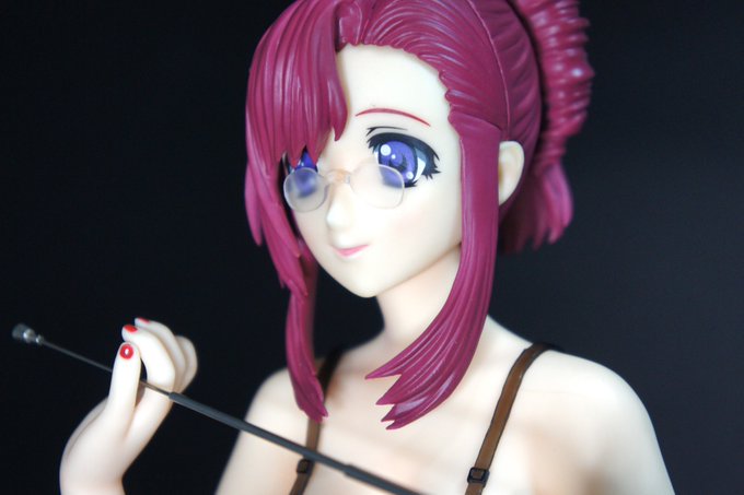 眼鏡のパーツもちょっと劣化したのか曇ってるなぁ
可塑剤で劣化するのはPVCフィギュアの宿命か
似たようなものを持っている人はもっと早めに箱から出しておくことをお勧めするw 