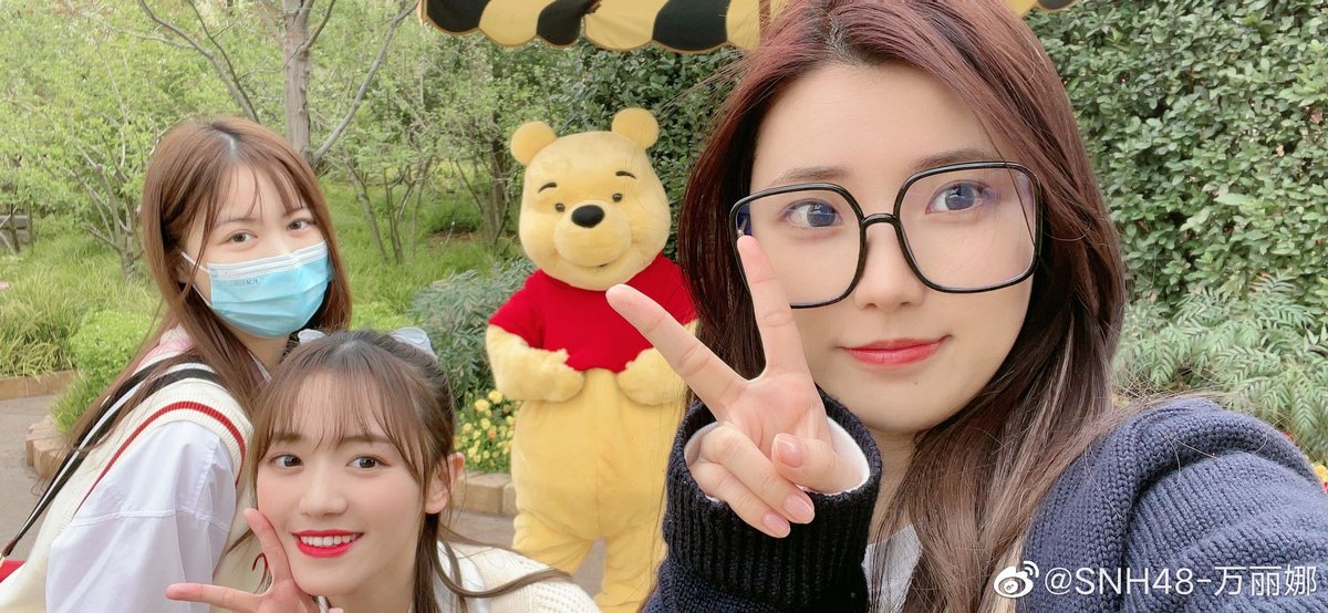 JiangShanHP's tweet photo. 🐻✌🤓 #LinNan #WanLiNa #HongPeiYun #SNH48 https://t.co/q2TWPfVdzD