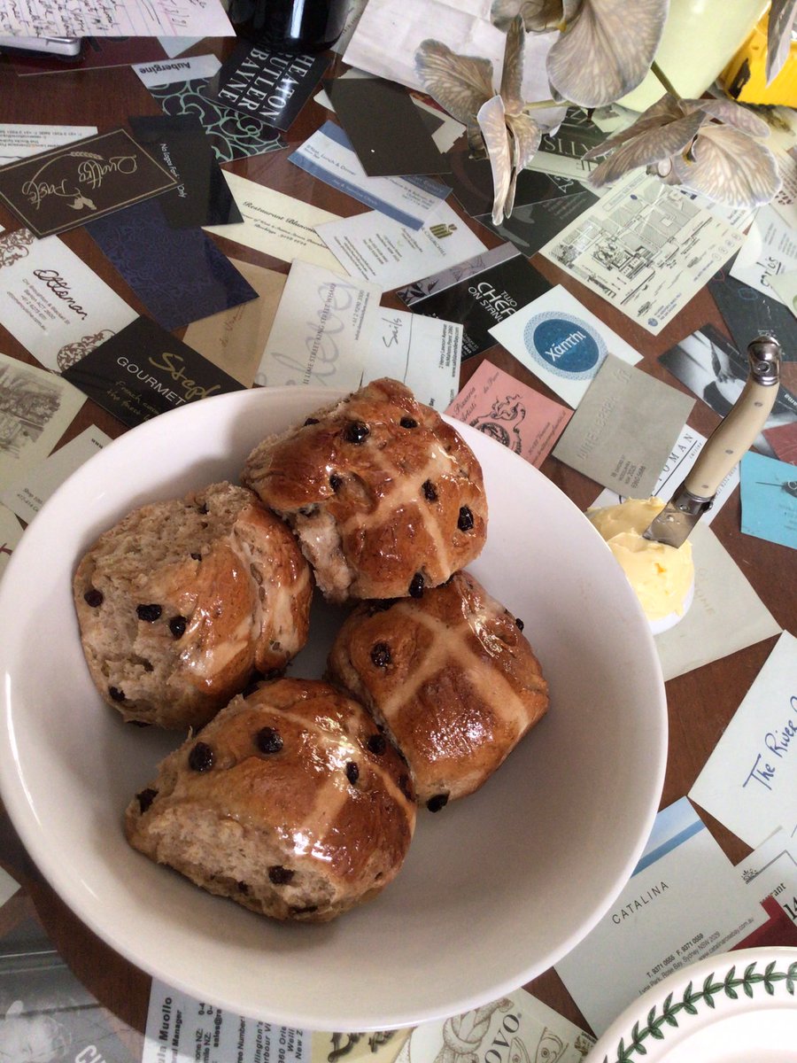 MsBrownMouse's tweet photo. More bun porn #lashingsofbutter https://t.co/691S0DYvFc