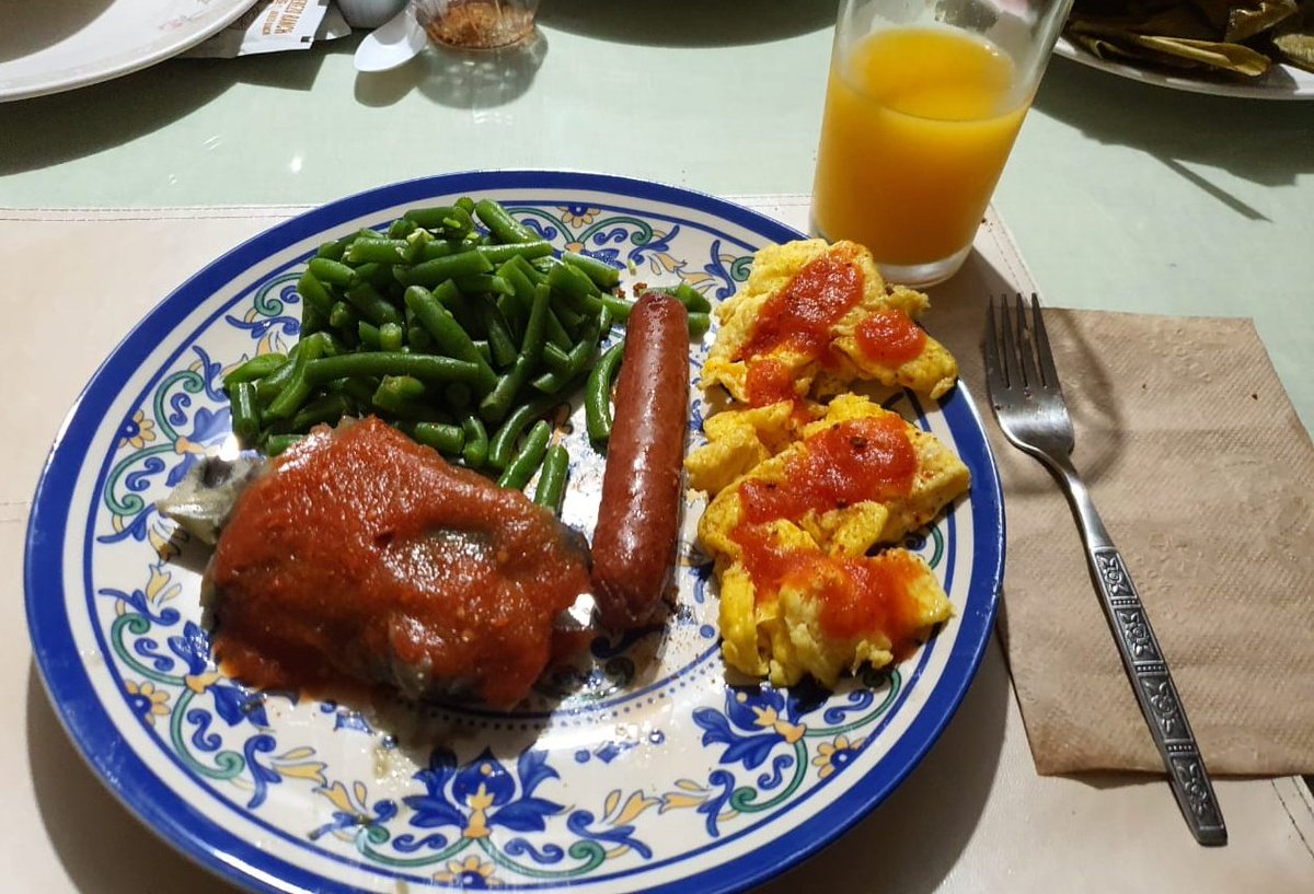 Cynthia134340's tweet photo. @MamaArmy126 @KookieBae26 @_mahitabel @MyMagicShop97 @TannieFan @Btsarmymom_SG @norlinkarim Trying to catch up with all your foos tweets 😂 here's my #VirtualDinnerDate Nothing fancy, just some scramble eggs with tomato sauce, a bradwurst sausage, some vegetables, and a tamal filled with beans and some tomato sauce on top. Relaxed dinner for a relaxed Saturday 😋 https://t.co/4dk5YBDjrN