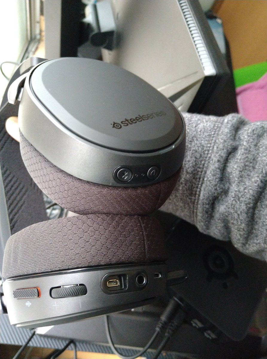 ccxppt's tweet photo. 見ておくれよ、この輝かしいヘッドセットを☺️
#SteelSeries #ArctisProWireless https://t.co/C1hupYwbtH