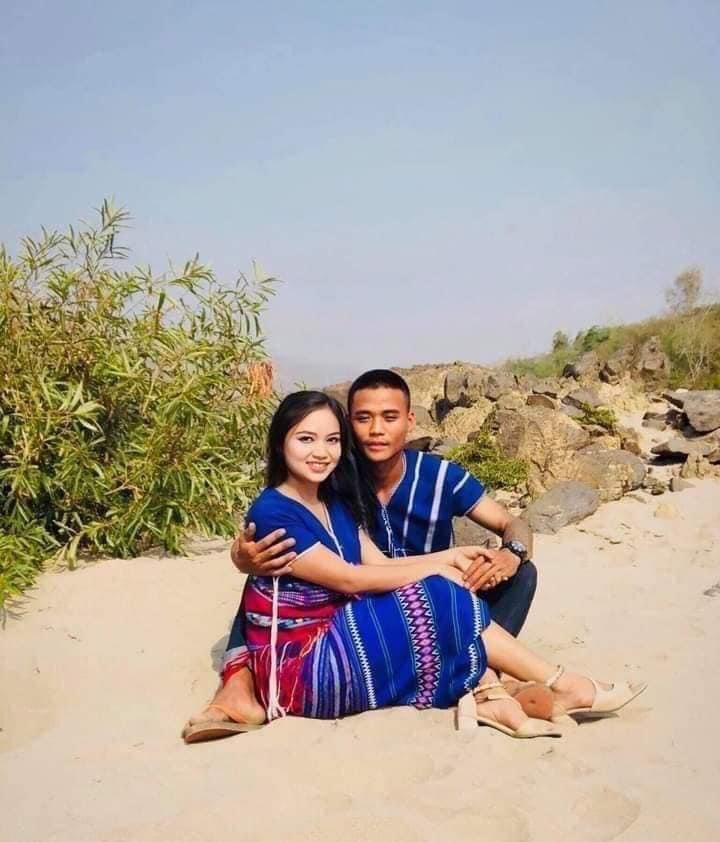 MilkTeaMM_MTAM's tweet photo. Our deepest condolences to this brave hero - He was fighting for county &amp; to protect civilians till 3 days left before his wedding ! Rest in power hero Saw Gay Say Htoo from hero armed group @knuhq. 
JUNTA MASSACRE 
#Mar28Coup 
#WhatsHappeningInMyanmar https://t.co/h75p4WLLSD
