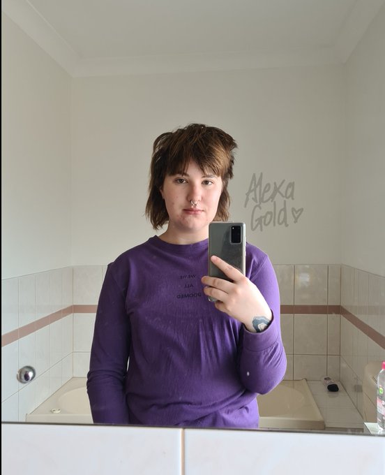 Looking for someone to play with my hair https://t.co/W5zFqGWBy6