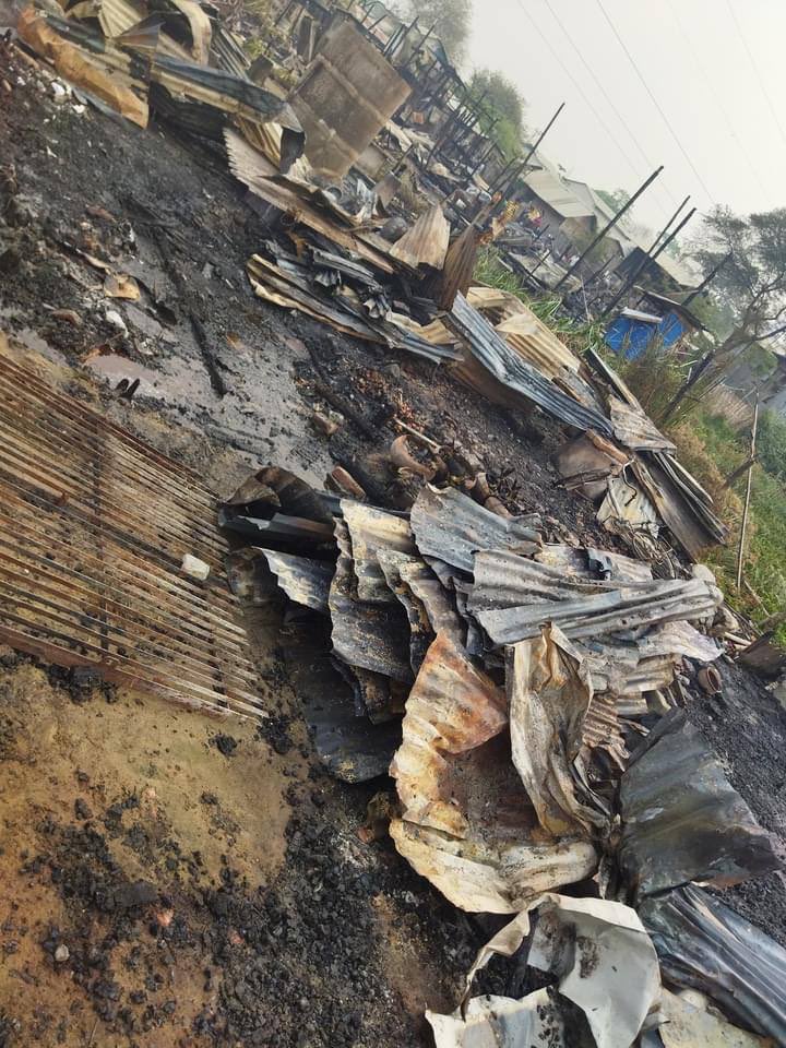Pyigyidagun, Mandalay: Terrorists shoot &amp; kill in daytime and commit arson at night time. Around 60 houses were burnt down last night and terrorists shot to prevent residents and fireman from putting out fire. #WhatsHappeningInMyanmar #Mar28Coup