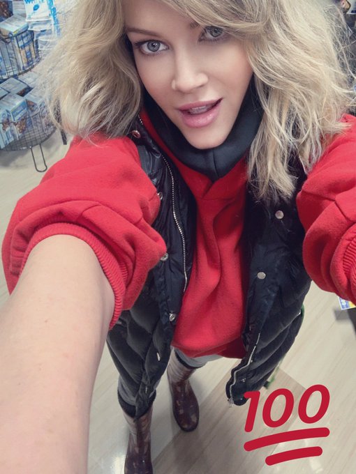 The girl next door. #TraderJoes https://t.co/0duU9Pn744 #SelfieSaturday https://t.co/YXs6xuqPl8<a href="/tag/traderjoes"class="tags">#TraderJoes</a><a href="/tag/selfiesaturday"class="tags"><span>#selfiesaturday</span></a>