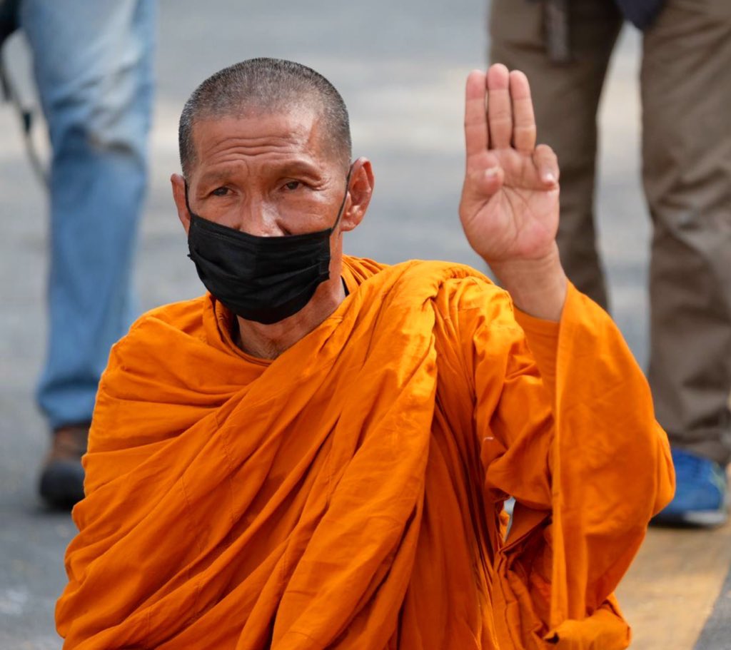 erich_parpart's tweet photo. One of the monks who came out to protest with the pro-democracy protestors at #หมู่บ้านทะลุฟ้า have been disrobed. I don’t believe in organize religion but I will pay him a respect, with or without the rope. https://t.co/a6BbHA3NmV