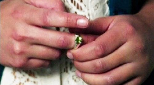 justanoutlawfic's tweet photo. Once Upon An Engagement Ring
#CuriousArcher #Snowing #StableQueen #GlassBeliever https://t.co/tzwOLm2RA0
