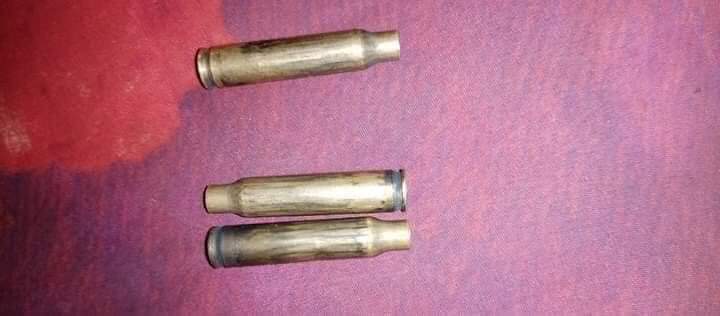 YanonePhue's tweet photo. tw // blood // wound
2 civilians were shot in Thaketa last night
- one in the neck and one in the waist. (in serious condition )
Terrorists were shooting before internet cut off and conditions are severe as the night continued.
JUNTA MASSACRE 
#WhatsHappeningInMyanmar 
#Mar28Coup https://t.co/mxubnGHXiJ