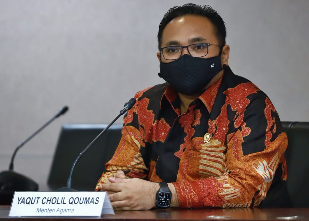 Kemenag_RI's tweet photo. Menag @YaqutCQoumas mengutuk keras aksi bom bunuh diri di kompleks Gereja Katedral, Makassar, Sulsel, Minggu (28/3/2021). Aksi ini adalah tindakan yang keji, jauh dari ajaran agama. 

👇
Menag Yaqut Kutuk Keras Pengeboman di Depan Gereja Katedral Makassar https://t.co/ivu0U0yBLI https://t.co/r11UFyosPz