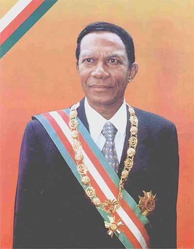 L’Amiral #DidierRatsiraka a tiré sa révérence 😥
L’ancien Président de la République Malagasy n’est plus.
Nous présentons nos sincères condoléances à sa famille, à son parti politique et à tous les Malagasy 🙏🏼