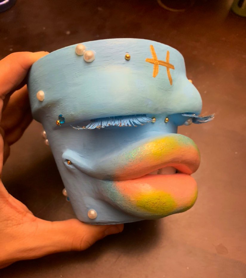 sodabrent's tweet photo. who is she? 👁 https://t.co/zTovhxO820
