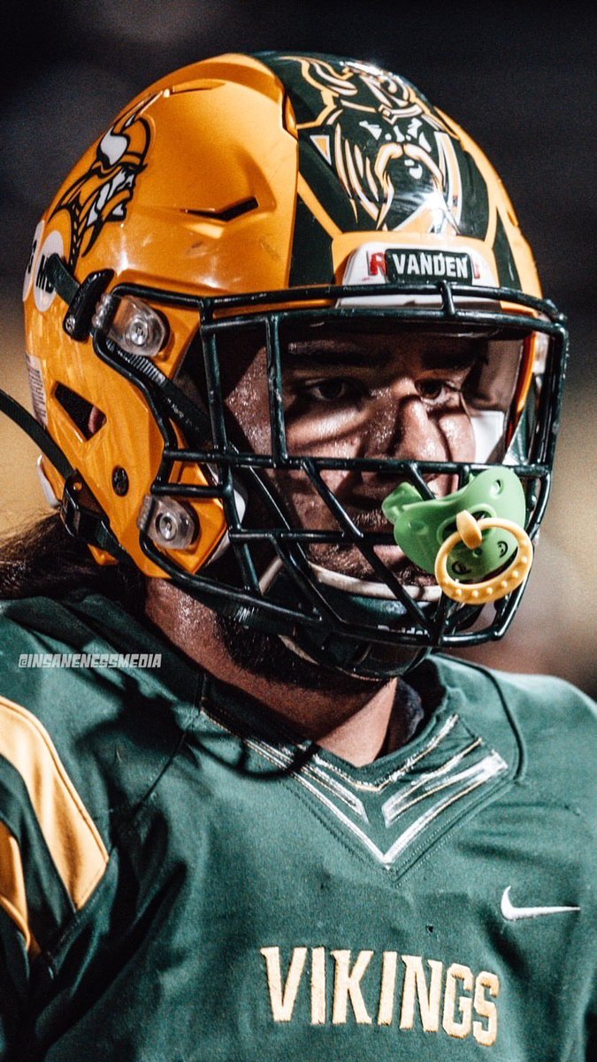 Dmartin_58's tweet photo. They let the beast out of its cage 🦍‼️#FirstVarsityGame @westcoastpreps_ @NorCal_Scouting @bayfbrecruits @IdahoStateFB @Patdagr8t @Coach_T85 @CoachTTMP @RealCoachCarter @ghaleeSanJose @247recruiting @CoachWhitmire @CoachLaDage @Coach_Caruso @KirbySmartUGA @CoachDanLanning https://t.co/q8AVcHFmI0