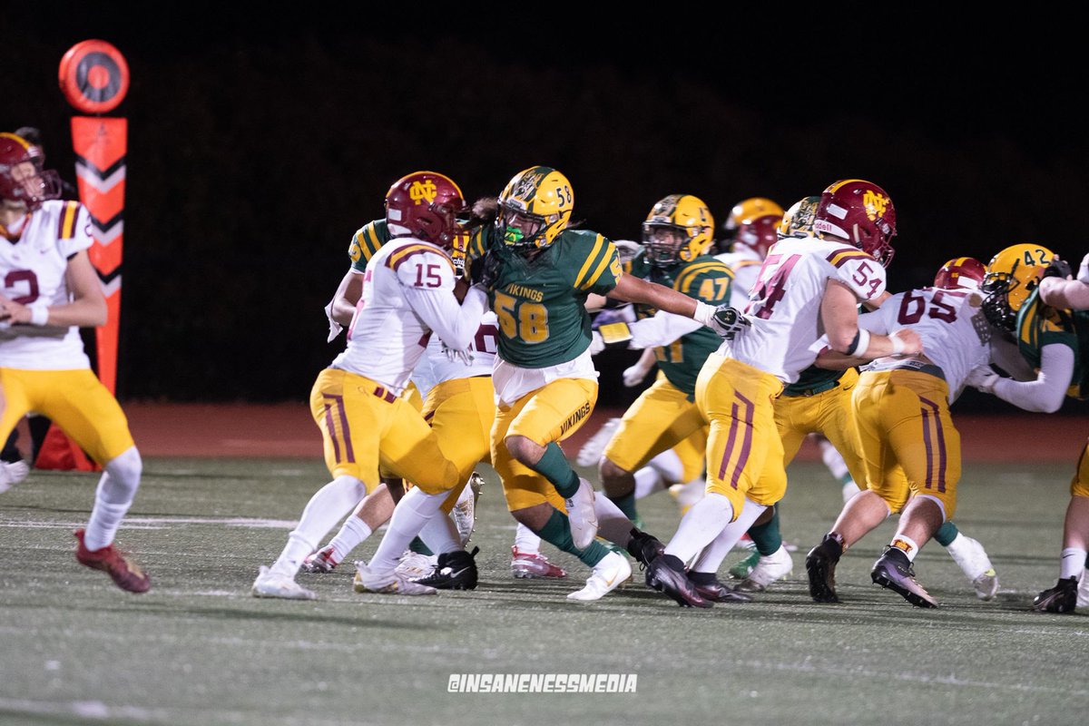 Dmartin_58's tweet photo. They let the beast out of its cage 🦍‼️#FirstVarsityGame @westcoastpreps_ @NorCal_Scouting @bayfbrecruits @IdahoStateFB @Patdagr8t @Coach_T85 @CoachTTMP @RealCoachCarter @ghaleeSanJose @247recruiting @CoachWhitmire @CoachLaDage @Coach_Caruso @KirbySmartUGA @CoachDanLanning https://t.co/q8AVcHFmI0