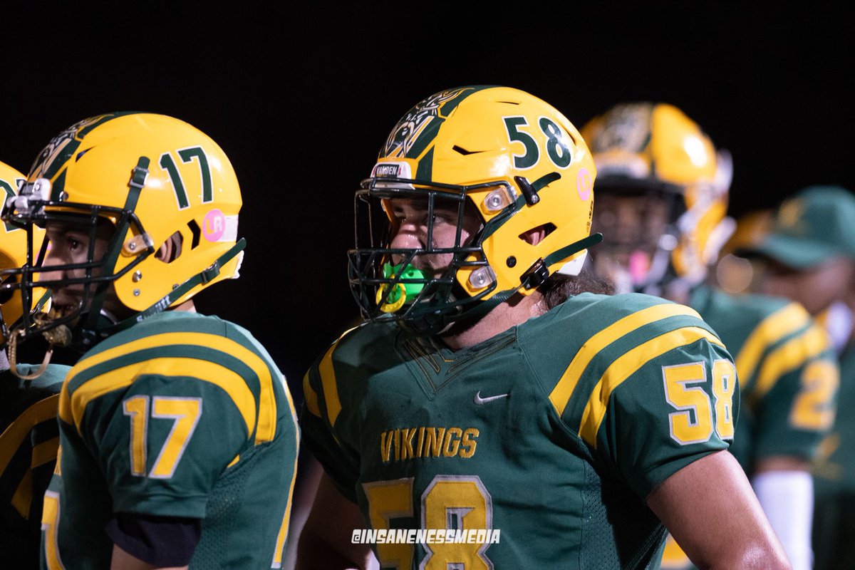 Dmartin_58's tweet photo. They let the beast out of its cage 🦍‼️#FirstVarsityGame @westcoastpreps_ @NorCal_Scouting @bayfbrecruits @IdahoStateFB @Patdagr8t @Coach_T85 @CoachTTMP @RealCoachCarter @ghaleeSanJose @247recruiting @CoachWhitmire @CoachLaDage @Coach_Caruso @KirbySmartUGA @CoachDanLanning https://t.co/q8AVcHFmI0