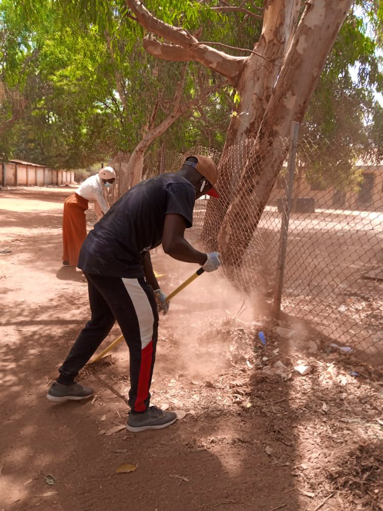 utgssa's tweet photo. UTG Science Students' Association - UTG SSA joined the rest of the university students in the attainment of the cleanup activity in Brikama to promote and support a hygienic learning environment in the midst of the pandemic. https://t.co/tFsQq5h38T