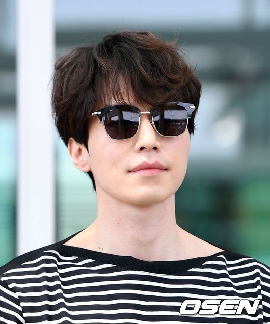 siberianwookie's tweet photo. i'm telling ya him in black hair and glasses is *chef kisses* https://t.co/UVSkTJ5Ad6