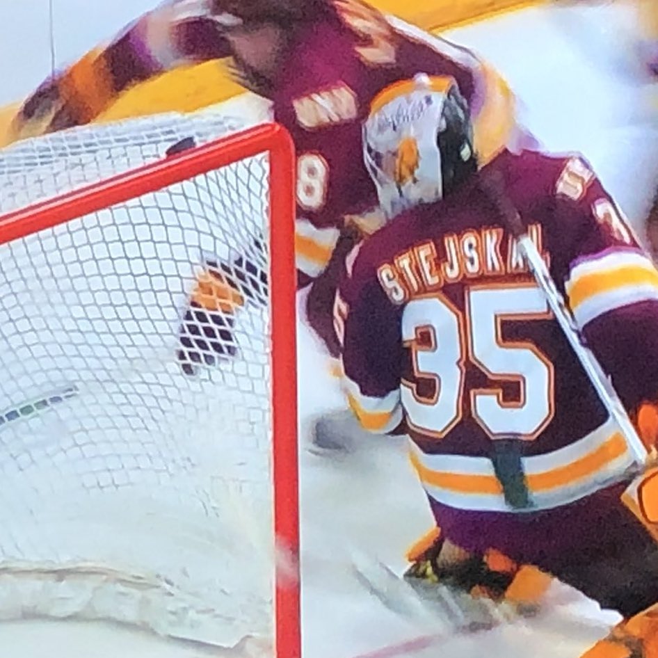 McguirePetrov's tweet photo. Mentally, I am the puck nestled gently on top of the net in triple overtime of the Minnesota Duluth and North Dakota game https://t.co/znI92ZKimO