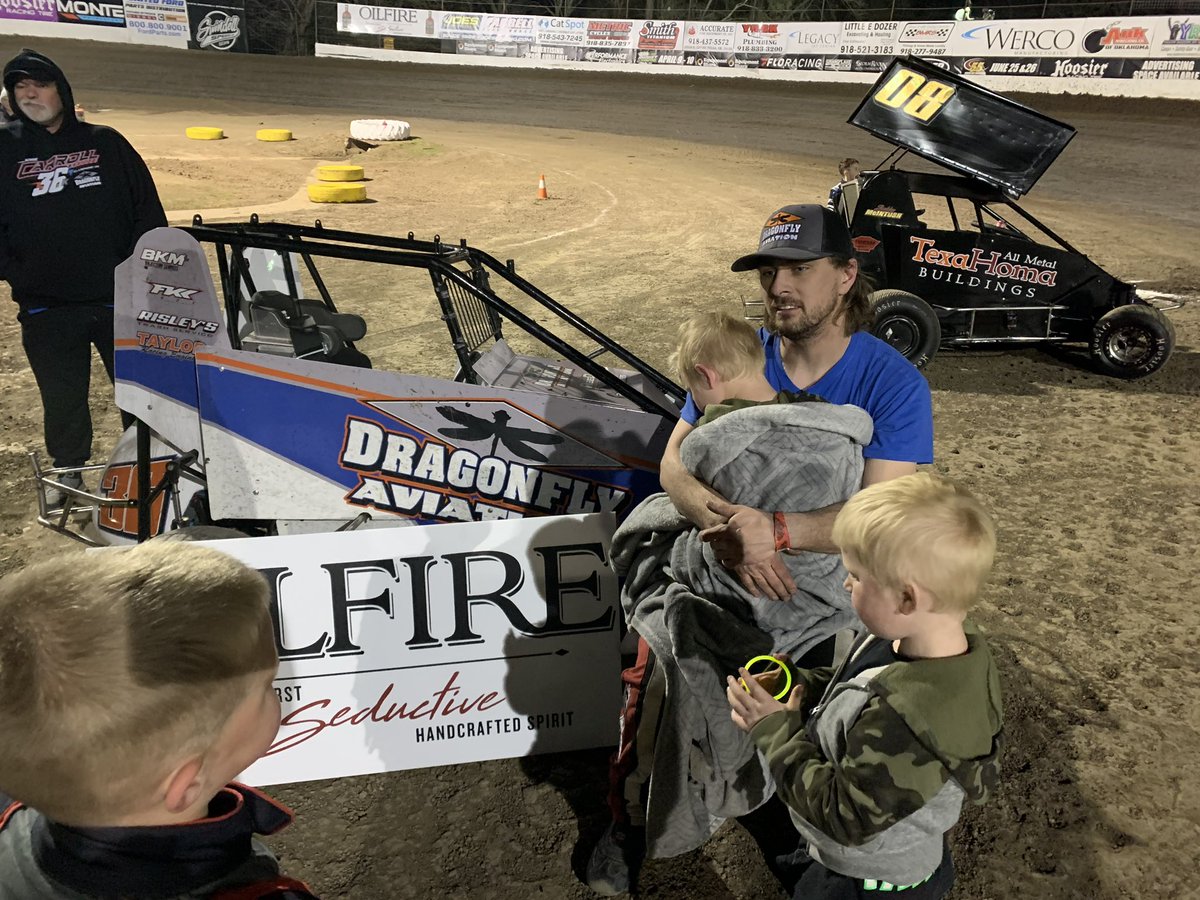 Catwalkreed's tweet photo. This is racing when it’s a family tradition #walkerracing #sleepingbabies #600cc #microracing @PortCity_Racing @hoss_talks @USACNation https://t.co/wyonKqBc7s