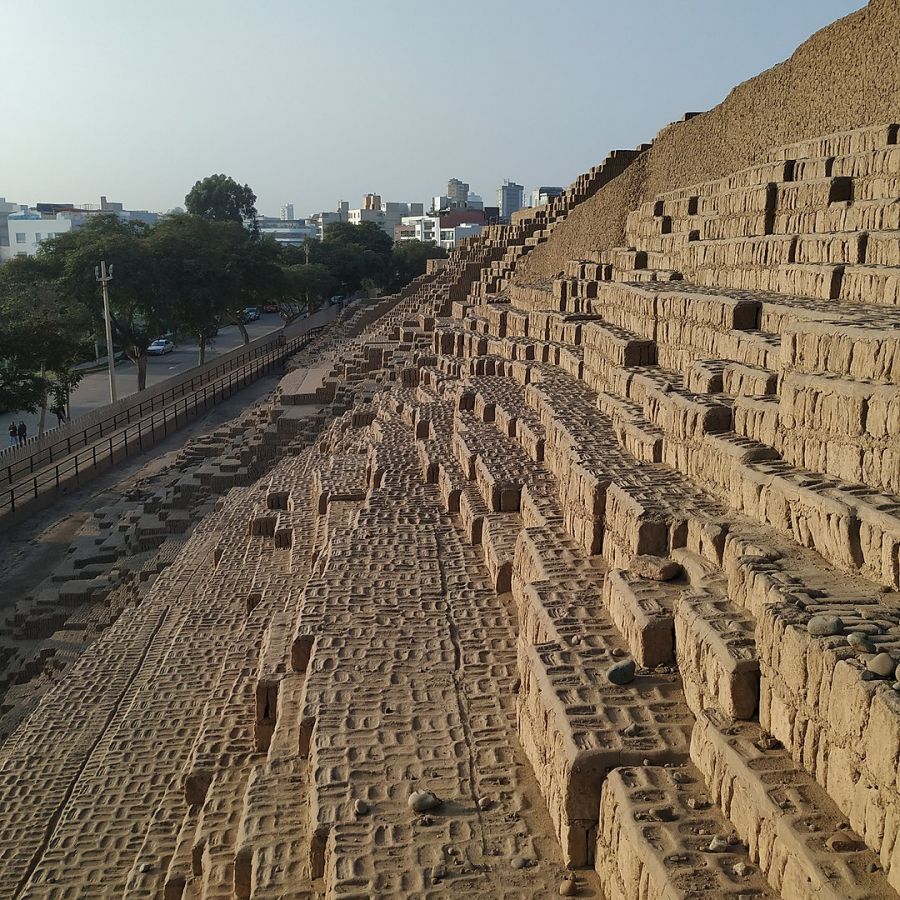 Today we're visiting Huaca Pucilana, an adobe and clay pyramid that was an important ceremonial and administrative center of the Lima culture, an indigenous culture from the area that dated from 100 AD - 650 AD. The pyramid is located in the Miraflores district of Lima, Peru.