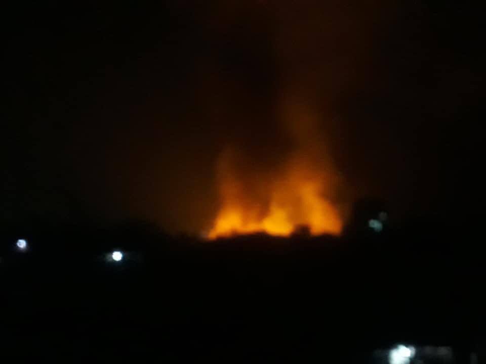 Tw // fire
JUNTA MASSACRE

Terrorists set fire on houses at around 1:30AM last night. When civilians try to extinguish,they shot at people. Thus,60 houses from Mandalay(25-58)/56 to 117/116 were completely burned.
 
#Mar28Coup
#WhatsHappeningInMyanmar