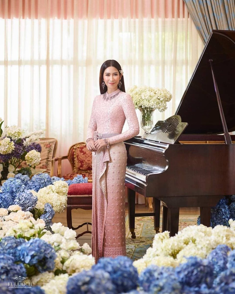pocktuckfc's tweet photo. สวยหวาน งดง���มอย่างนางในวรรณคดี
ชุดไทยคอลเลคชั่นใหม่ จาก fullrichbride

Cr. Fullrichbride ชุดแต่งงาน ชุดไทย https://t.co/3vyVAAUHDc