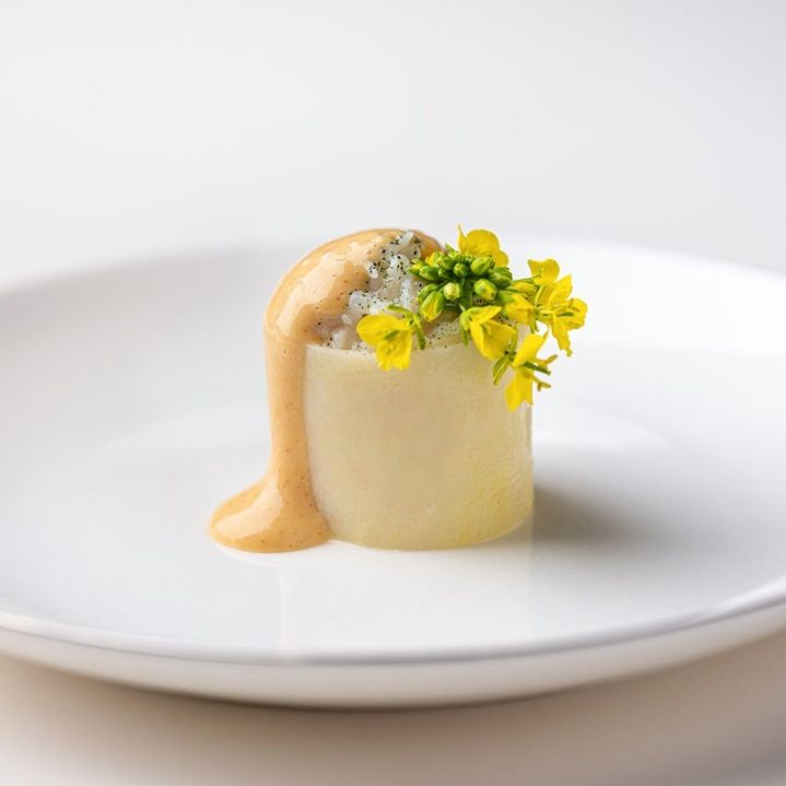 North Sea Crab with Potato, Orange-Blossom, Lime, Sea Urchin at Restaurant Vinkeles @restaurantvinkeles

​#mymuybuenochefs #mymuybueno #eatlivelearn