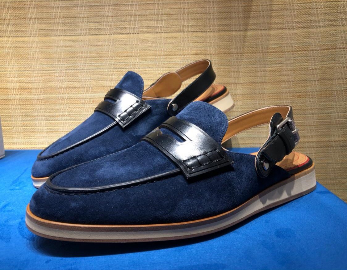 Michell87368068's tweet photo. Additional heel cushion for optimal comfort. Slip on style that also nice with matching white and khaki trousers. @weareyandi @MOAArena @StarGateMall 
#ChristianLouboutin
#TricotoFlatVV
#SS21 #mens #mensfashion #menstyle #menshoes #menswear #leathershoes #loafer #casual https://t.co/2reRCUKpWe