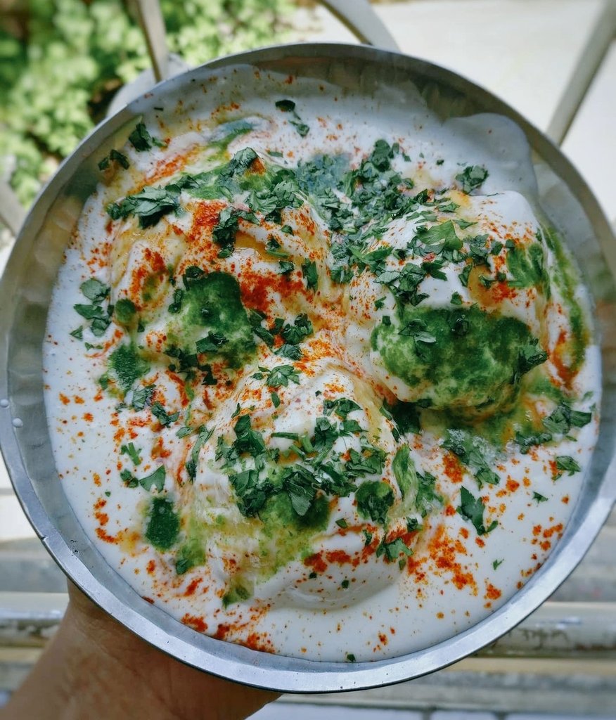 backpackingtale's tweet photo. Summertime + Chilled Dahi wada = Bliss 😋😋 Each spoonful takes you through #sweet, #sour, #Spicy &amp; savory all at once. #RecipeOfTheDay #food #foodies #foodblogger #summer #homeMade #snack https://t.co/wxL9NjQEVU