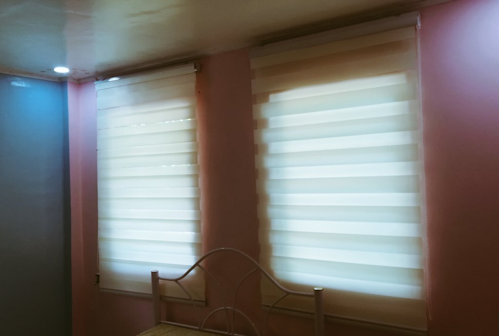 Decided not to change the windows.I bought Venetian blinds instead of curtains.Special thanks to my father in installing it  @pledis_17|  #정한 Bias|  #세븐틴