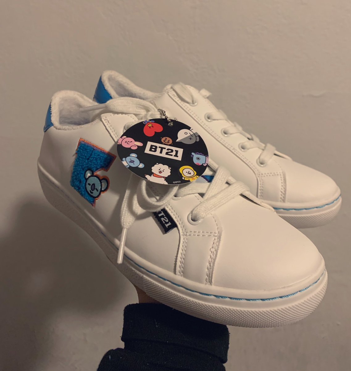 jennycastanedax's tweet photo. Yaay I actually found a pair of BT21 shoes at Ross! https://t.co/hezKOQPy7Q