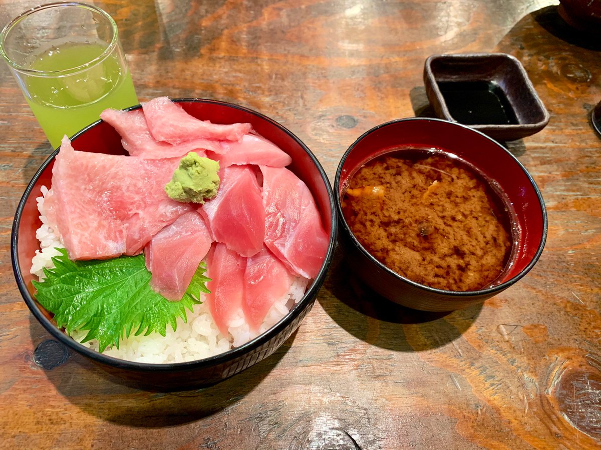 ゆうしくん على تويتر そらもうフナボウの大トロ 中トロ丼やろ