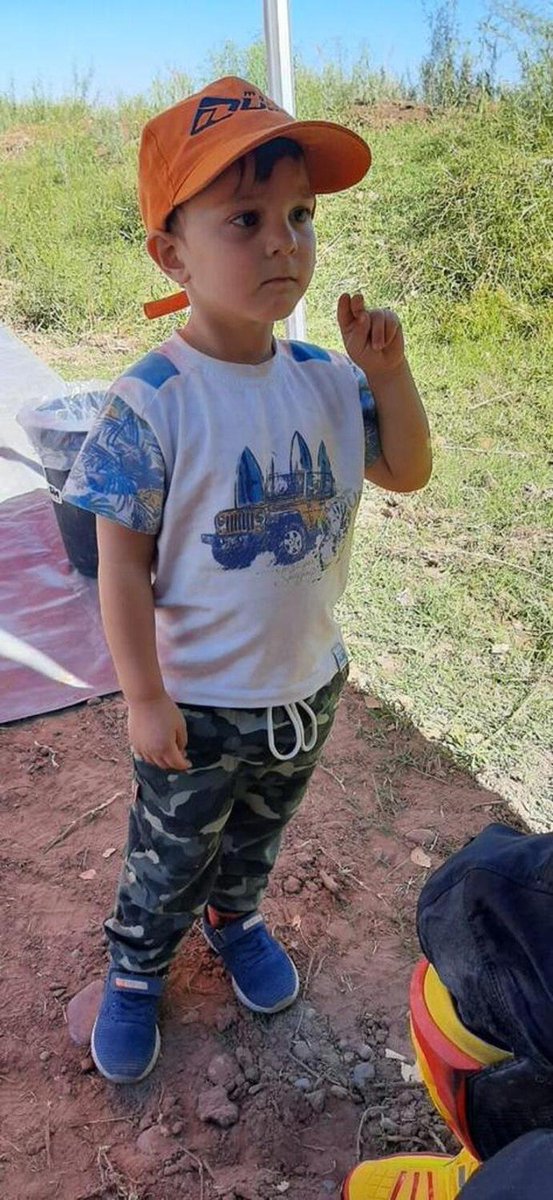 LANACION's tweet photo. Desesperada búsqueda de un niño de tres años en Neuquén https://t.co/DmI0zAy0nB https://t.co/IazMT3yJSr
