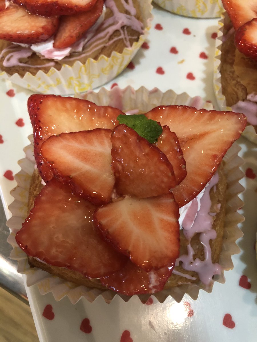 CaNfIsA6RLeOlCk's tweet photo. 🌸すでに春いちご🌸は、咲いていた
のかもしれません………🌝

🌜いちご🍓の王🌛
福岡県産  博多あまおう🍓いちご ＆
兵庫県三田産
🍓紅ほっぺ🍓いちご
🌸咲いたデニッシュ　　¥250[税込]

#福岡県産
#博多あまおう🍓
#兵庫県産
#三田産
#紅ほっぺ🍓
#いちご🍓
#いちごポリフェノール❤️ https://t.co/nE1mW7DAAc
