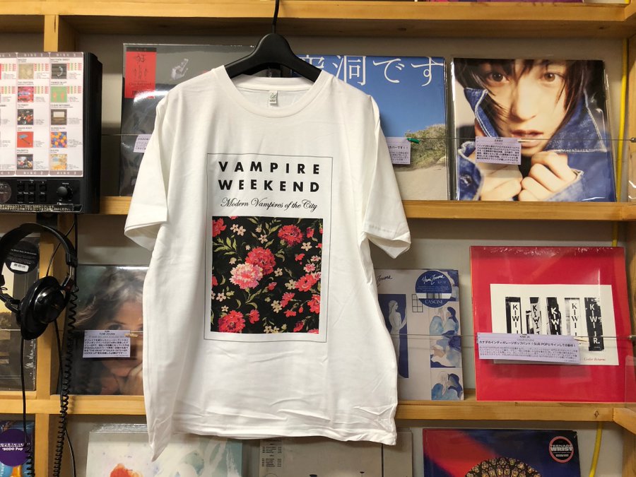 VAMPIRE WEEKENDの大ヒットしたとにかくかわいい傑作デザインのTシャツ！既に廃盤なのですが新品デッドストックをドイツの業者が少し持ってたのを発掘してます。順調に減っております。買えるうちに！ 