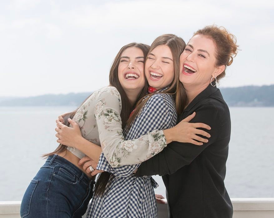 Дочери фазилет хазан. Особняк госпожа фазилет. Госпожа фазилет и ее дочери 12. Дочери фазилет хазан. Синан дочери фазилет.