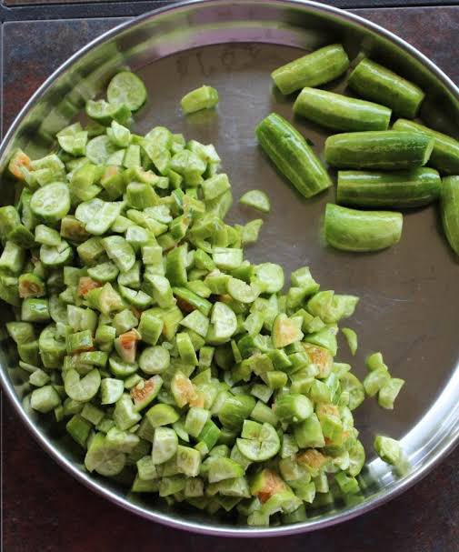 KishorePrabhala's tweet photo. @stevenbollipo #Tindora or #Dondakaya in #Telugu a common vegetable used as curry and one can easily make not available that frequently in #USA
Cut straight two or three pieces or circles or fry whole vegetable 
Need to use #Salt, #Redchilli powder, may be #basin flower use #cumin #curry leaves https://t.co/r2g1VDvD63