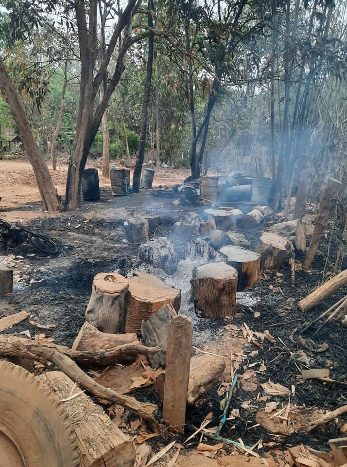 nslwin's tweet photo. Karen National Union-controlled area, Brigade 5, Karen State

Terrorists Army (#Myanmar military) launched air strike. 3 killed &amp; 7 seriously injured. 

#WhatsHappeningInMyanmar #Mar28Coup #AntiFascistRevolution2021 #MilkTeaAlliance https://t.co/aFaO85MTxo