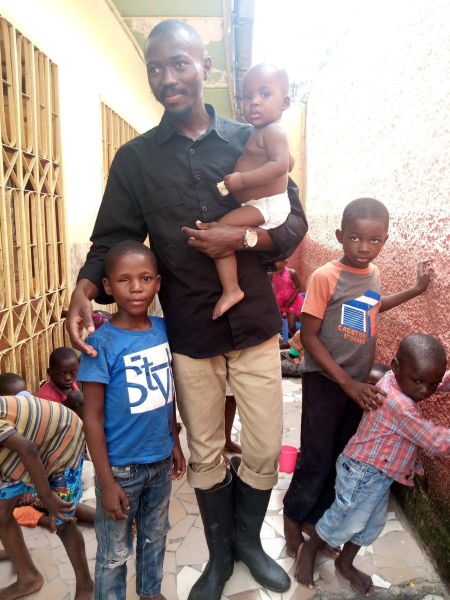 bopolo_grace's tweet photo. Dans le cadre de préparatifs de notre activité du mois prochain " Laisse-nous le faire pour toi ",  que le Manager Grâce BOPOLO SAVE LIFE ONGD a effectué une descente à l'orphelinat question de leur confirmer de notre activité et savoir également l'état de santé des enfants. https://t.co/b51IDEiG2p