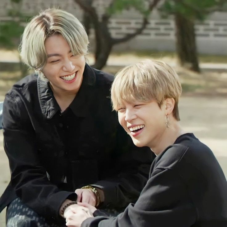 taehyunqmemes's tweet photo. Grown up babies!!💜💜 #PARKJIMIN #JEONJUNGKOOK #BTS_twt #BTSARMY #btskookmin #kookmin https://t.co/ovsbHEPBDf
