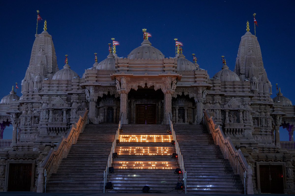 bapslosangeles's tweet photo. The #LAHinduTemple and other @BAPS mandirs joined iconic landmarks & communities from all over the world by turning off its non-essential lights at 8.30 this evening to commemorate #earthhour. Only together can we heal from the pandemic and heal our planet π . @wwf @earthhour https://t.co/P0mqtz7qY9