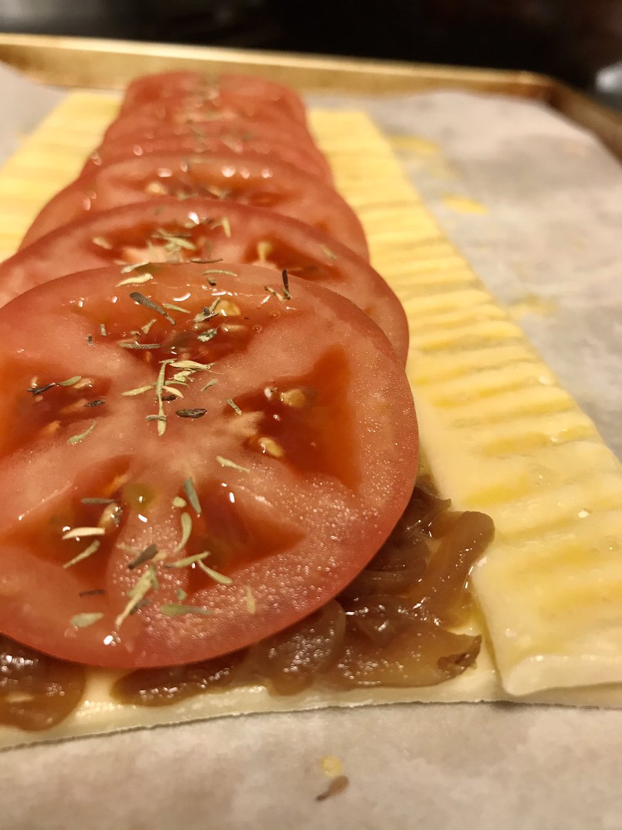 藤澤佑輔 Waltはじめました ビストログリで調べたら出ると思います 宜しくお願い致します トマトパイもあります 札幌 すすきの 札幌グルメ 洋食 ビストロ イタリアン トマト パイ パイ料理 出前 Wolt ワイン レモンサワー オムライス