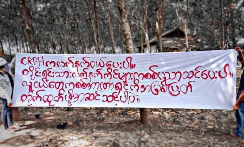 YungVictor7's tweet photo. Moulmein youths called for military training and weapons to fight the military junta. The youths also called on ethnic armed groups to stand up for the people and the emerging of federal army.
JUNTA MASSACRE
#Mar28Coup
#WhatsHappeningInMyanmar https://t.co/4SIxS6Z061